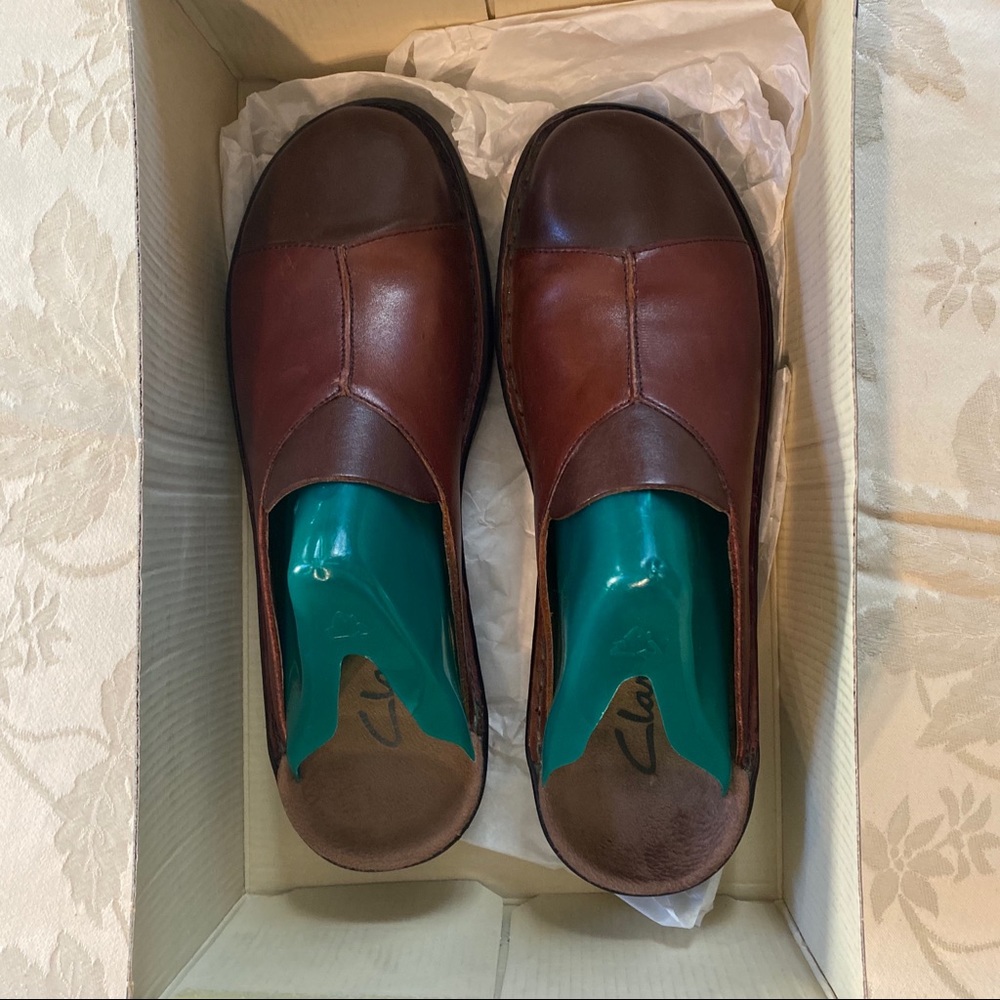 Clarks Leather Clogs - Picture 2 of 10